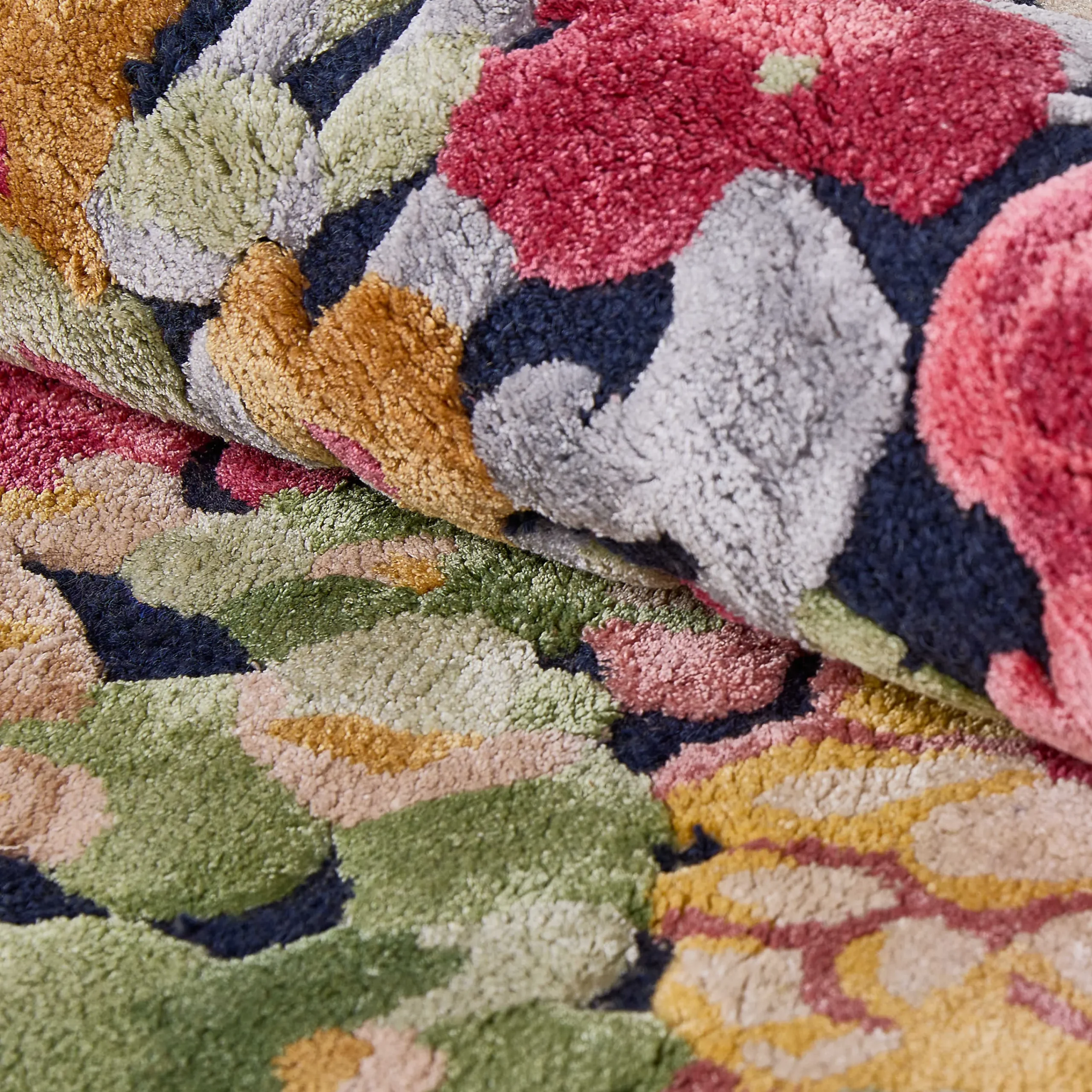 MacKenzie-Childs Laura's Flowers 2'3 x 3'9 Rug| Rugs