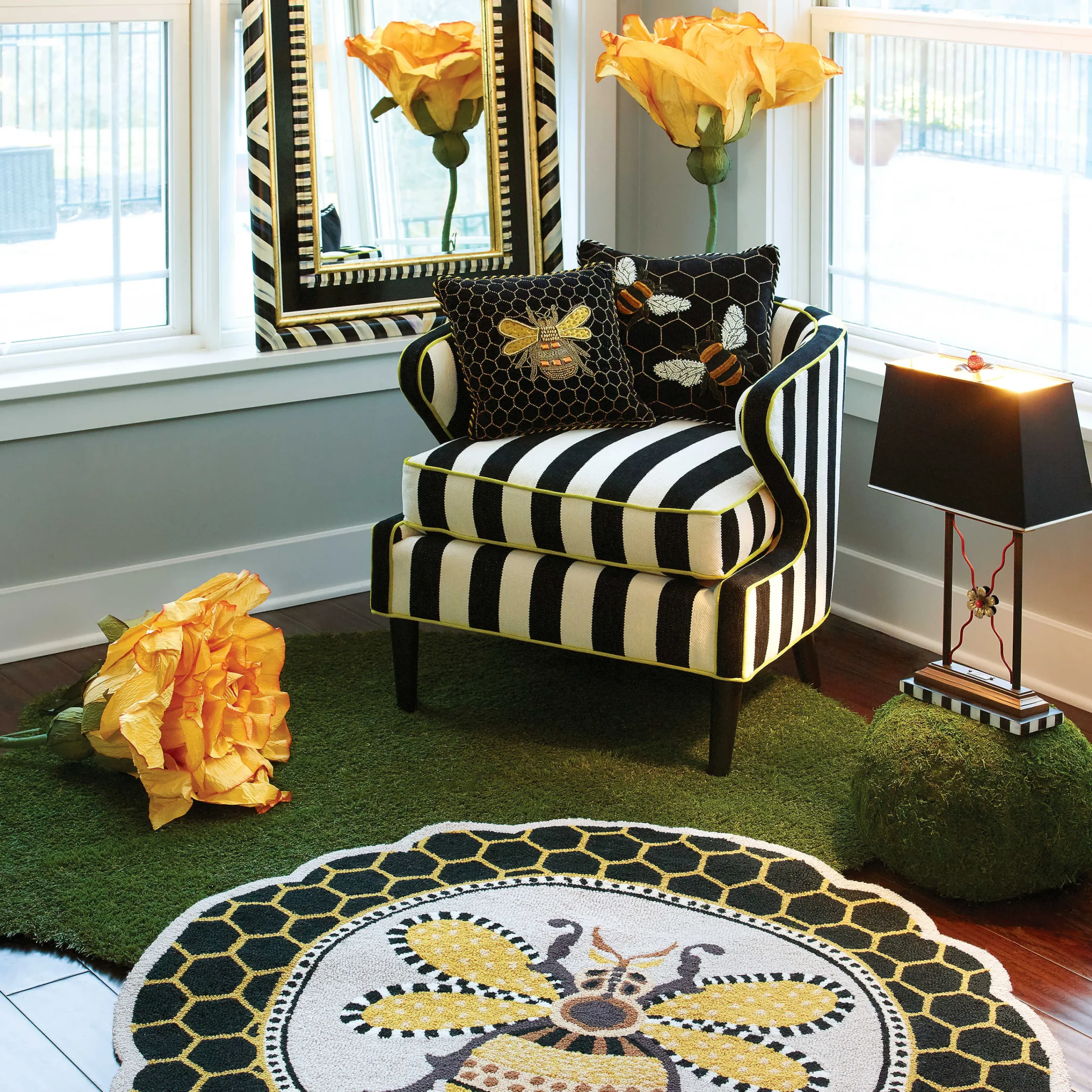 MacKenzie-Childs Queen Bee Rug 4' Round Rug| Rugs